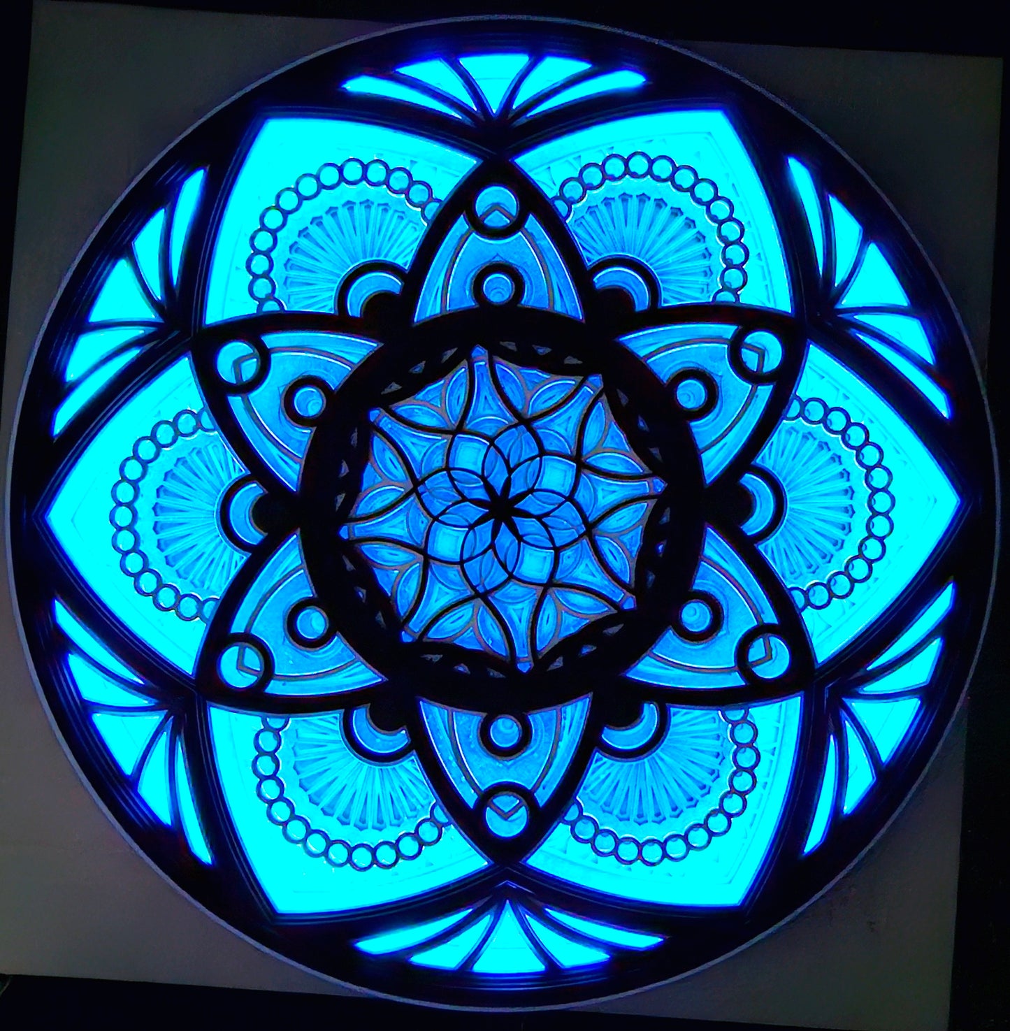 Harmonia Światła - podświetlana Mandala LED